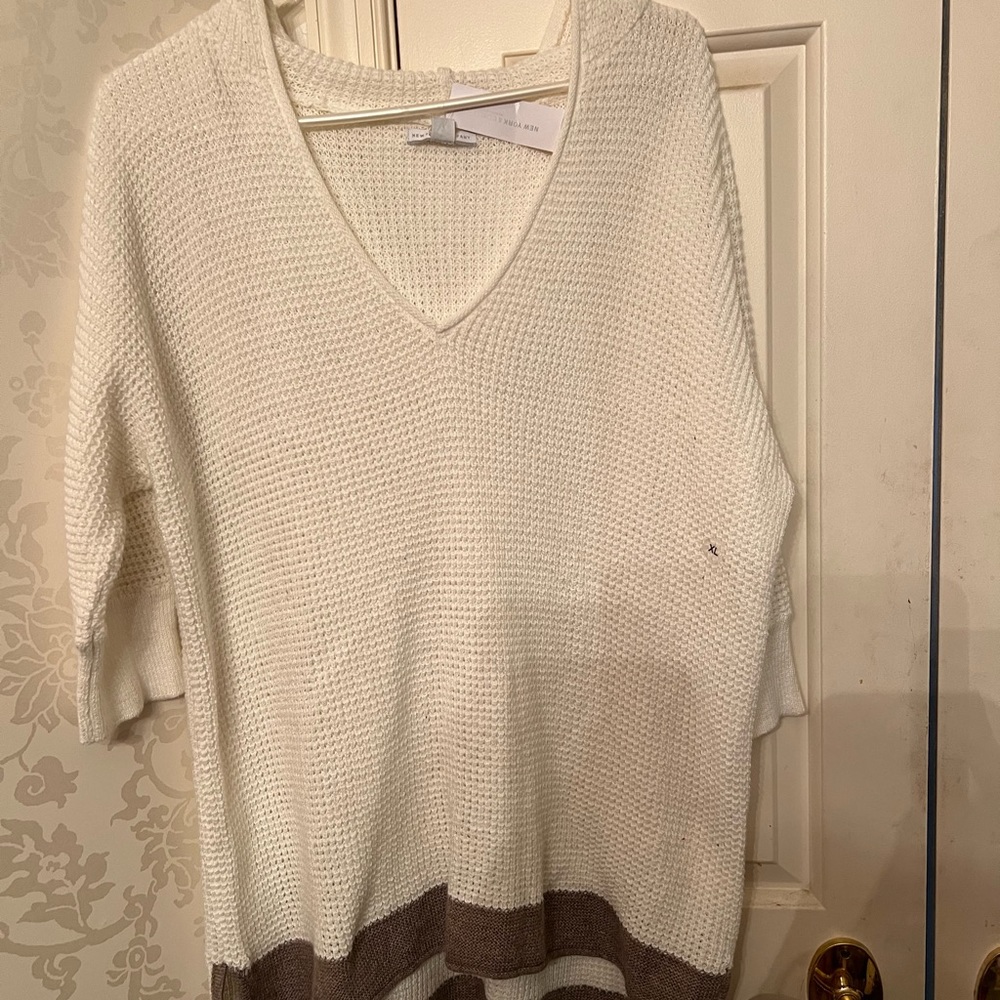 New York and Company white knot v-neck sweater